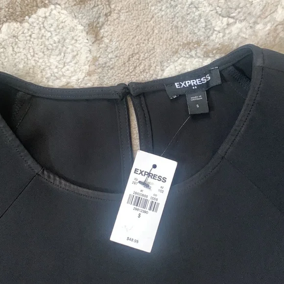 Express brand new blouse - Picture 3 of 5